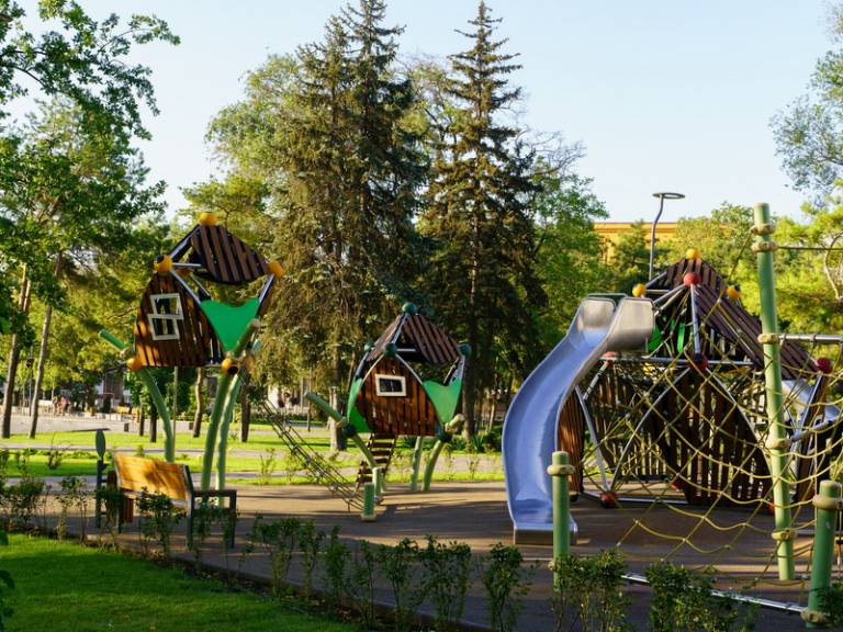 Маріуполь / сквер Театральний фото